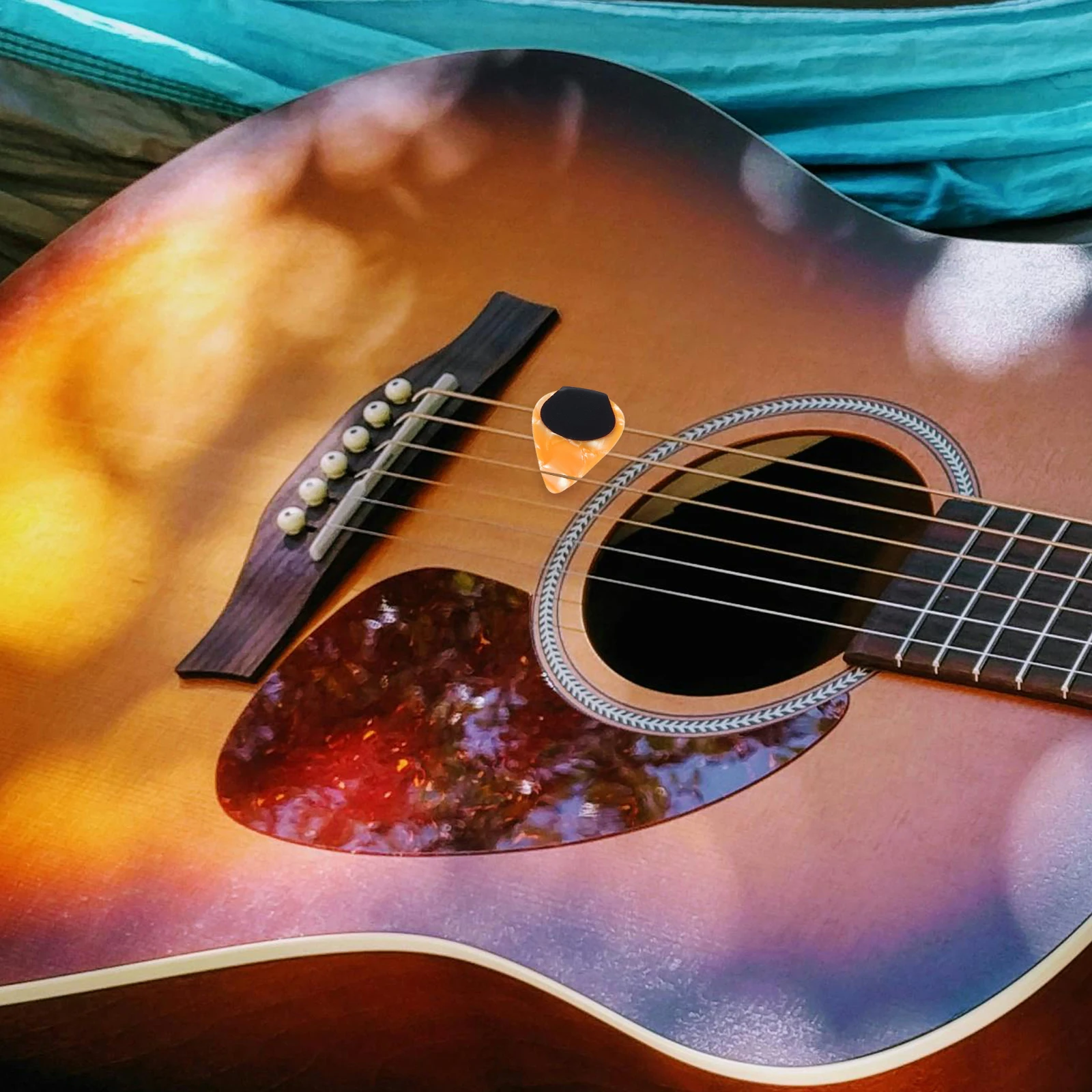 แผ่นกันลื่นสำหรับปิ๊กกีตาร์แบบพรีเมียม 20 ชิ้น ทำจากอีวีเอ ติดแน่น ช่วยเพิ่มแรงเสียดทาน เหมาะสำหรับการใช้งานบ่อยๆ และการแบ่งปัน