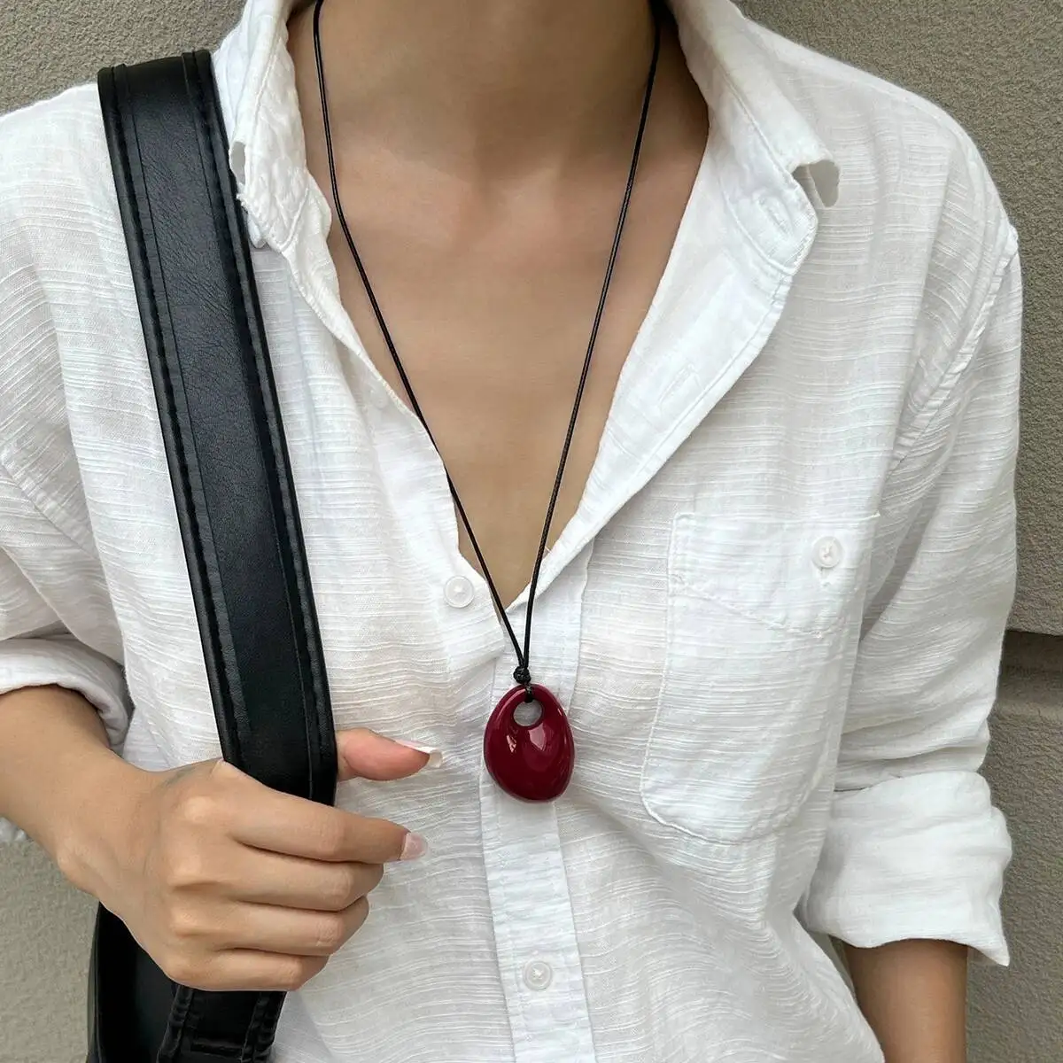 

SHIXIN 4 Colors Minimalist Wine Red Black Acrylic Long Pendant Necklace for Women Vintage Leather Rope Chain Sweater Chain New