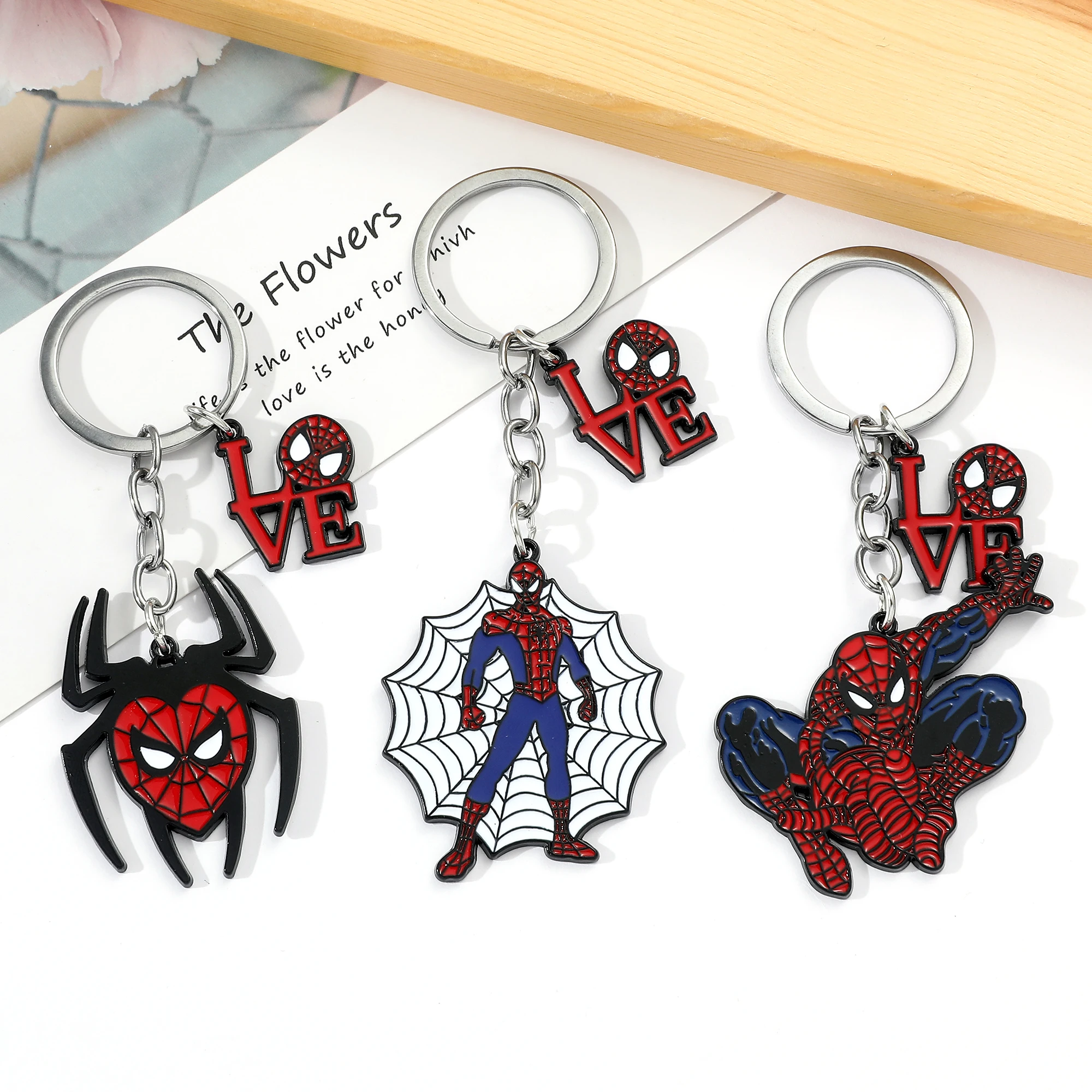 Marvel Spiderman brelok do kluczy z ozdobą dla mężczyzn chłopcy plecak torba uchwyt na klucze akcesoria urodziny na imprezę Cosplay upominki na