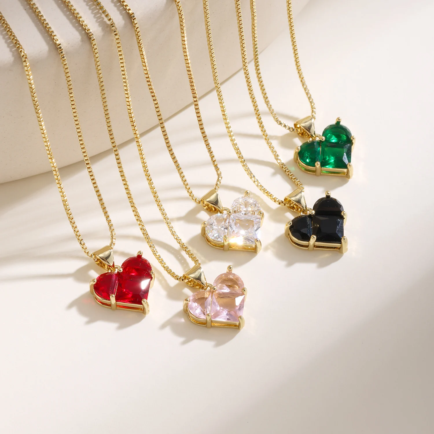 Nidin Damen Vintage Herz-Kristall-Anhänger Halskette Mode Liebe Kubisches Zirkonia Schlüsselbein-Kette Valentinstag Schmuck Geschenke