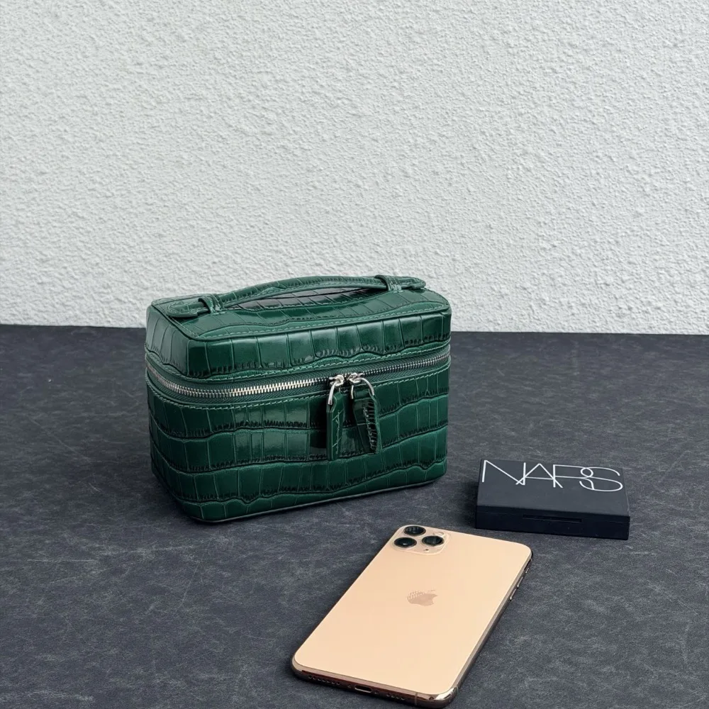 2026 Summer Light Luxury Lunch Box Makeup MessengerAlligator Pattern Multi-functional Powder Lipstick Pencil Storage Bag Fashion