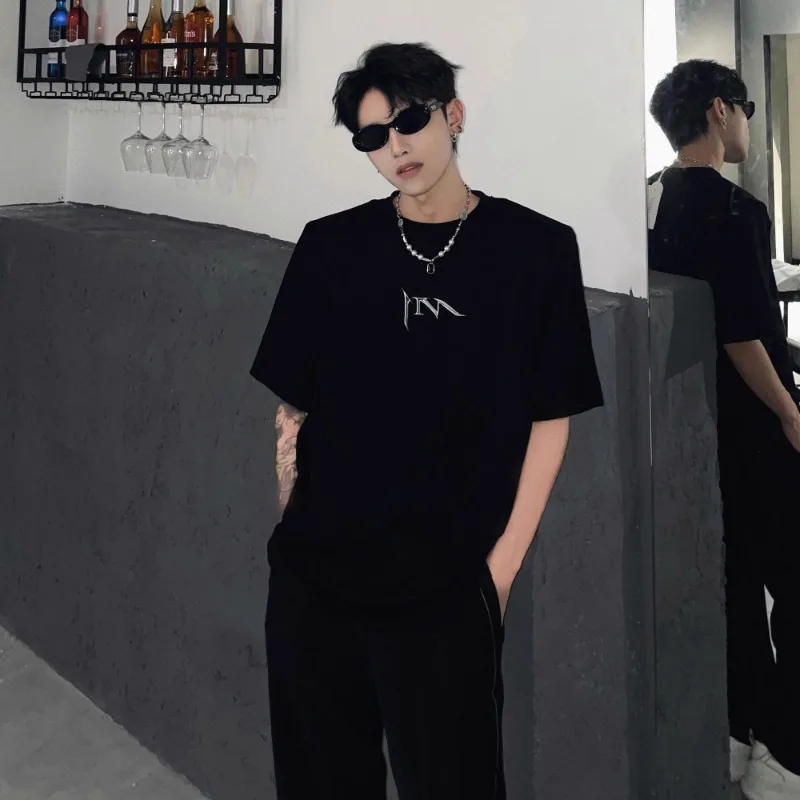 

Мужская минималистичная черная футболка оверсайз, однотонная, свободного кроя, с коротким рукавом