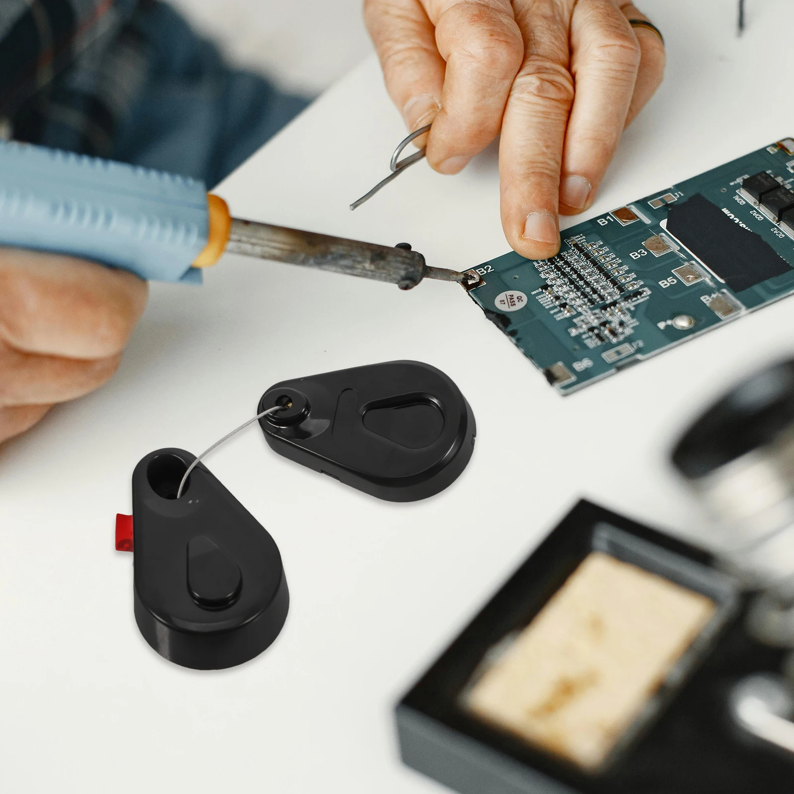 

Telescopic Anti Theft Cable Case Sleek Design Secure Electronic Displays Automatic Retraction Steel Wire Security