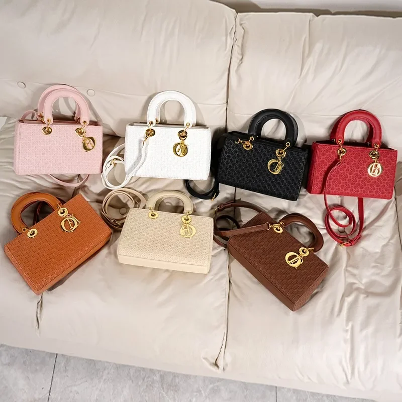 

Luxury Minimalist Messenger Bag For Women High-End Leather Tote Vintage Design Crossbody Purse With Customizable Logo Charm