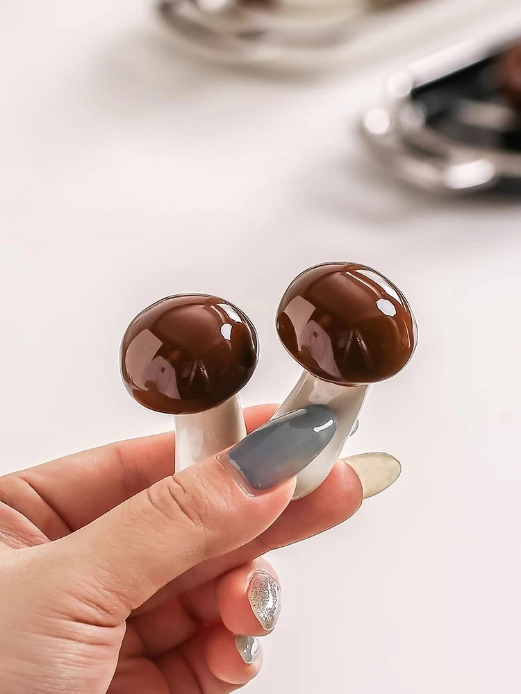 Mushroom Chopstick Holder Home High-end Creative Ceramic Chopstick Pillow High Appearance Level Tableware Stand Kitchen Gadgets