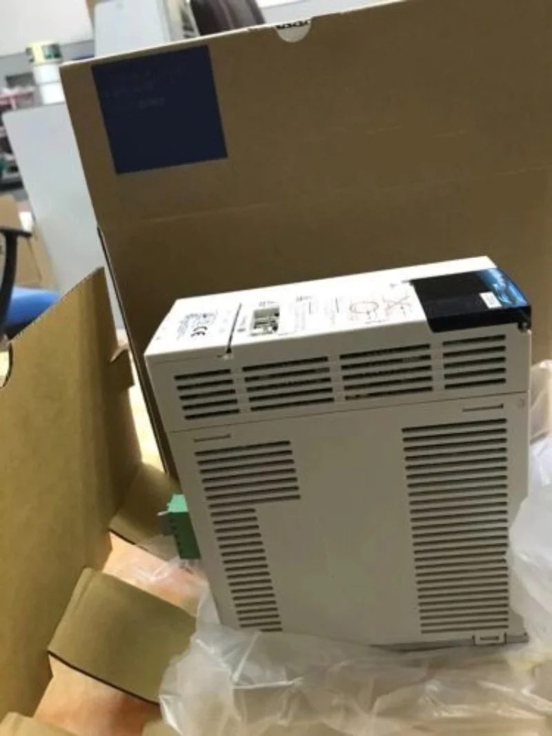 100% ใหม่ MR-J2M-P8B-ET011 MR-J2S-20B-PY096 MR-J2S-70B ไดรฟ์เซอร์โวรับประกัน 1 ปี Fast Shipping