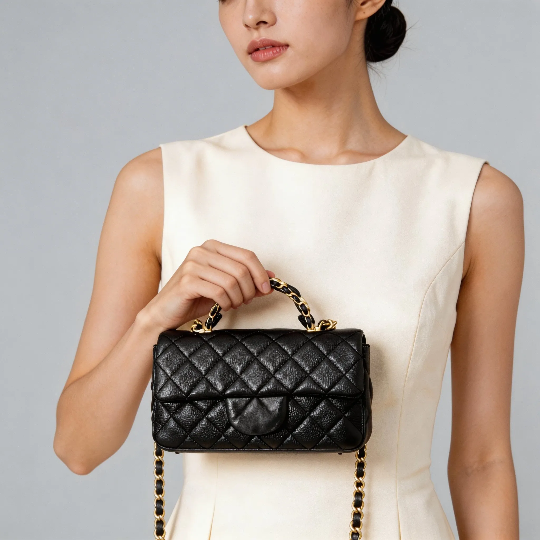 Genuine leather shoulder bag, an elegant quilted genuine leather shoulder bag with a chain strap, women's handbag.