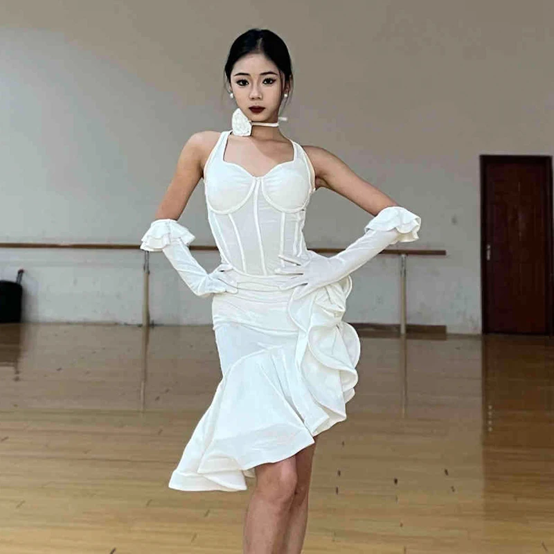 ベルベットラテンダンススーツ女性のための競技パフォーマンスウェアレッドダンスドレス大人のラテンダンスショースタッグ服 VBH1634