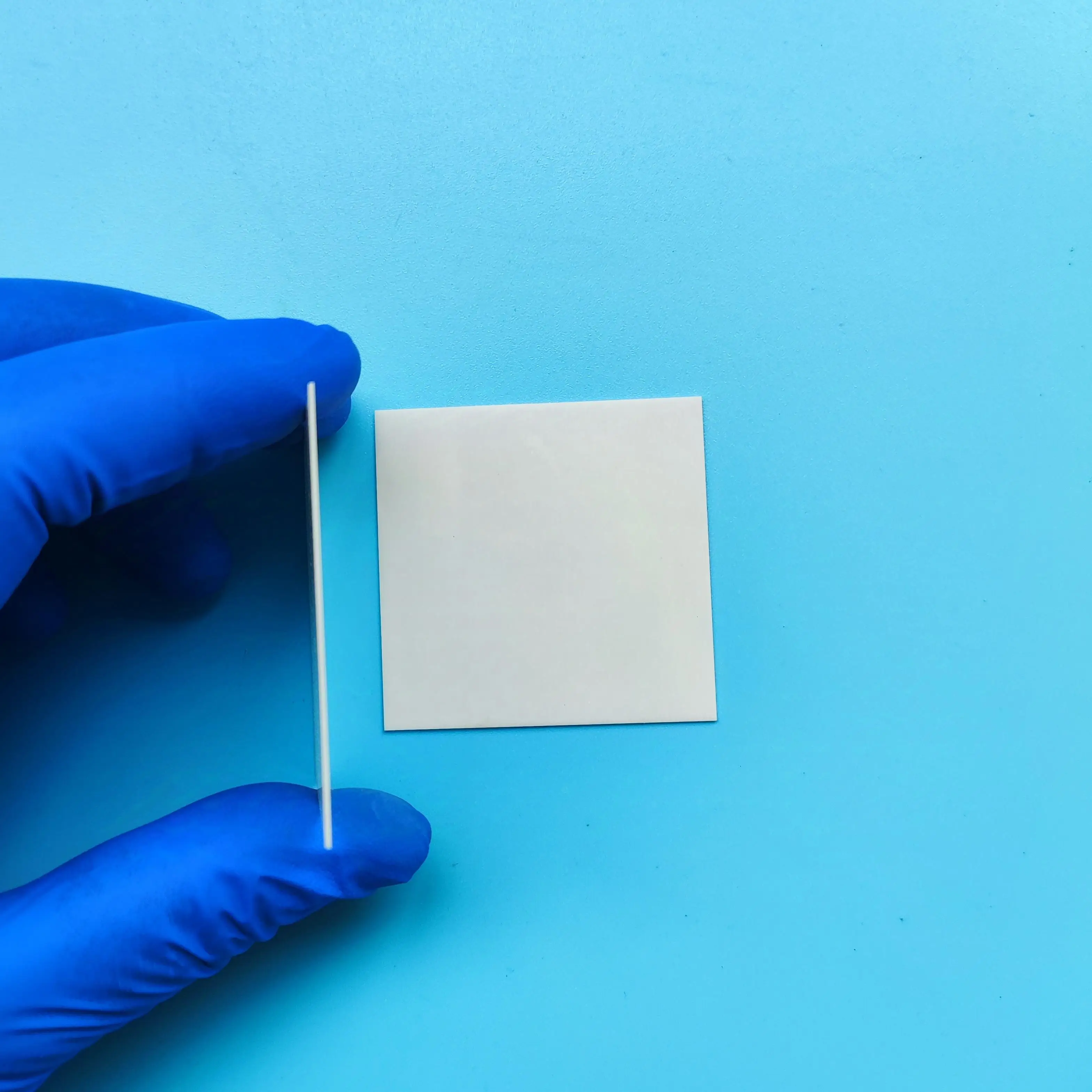 ركائز سيراميك الألومينا المغطاة بالنحاس سمك مخصص 0.1-5 مللي متر مفرشة حرارية عازلة للحرارة العالية للإلكترونيات