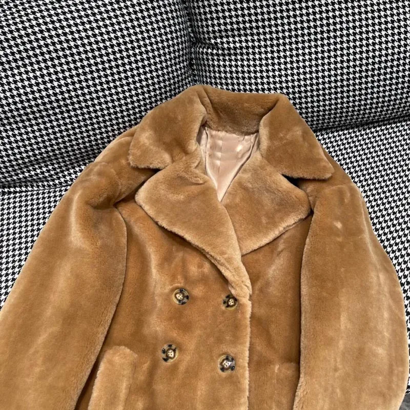 2024 Autumn/Winter New Women\'s Coat Fashion Luxury Loose Plush Coat Double breasted Short Leather Coat Expensive Retro Girl Feel