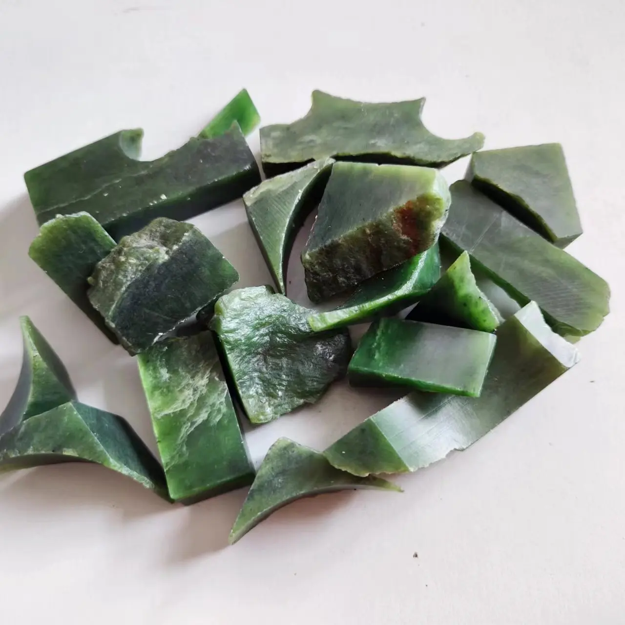 Natural Jade Stone Hetian Green Jasperite Jasper Stone Raw Crystals and Stones Healing Mineral Specimen Decoration Stone Home