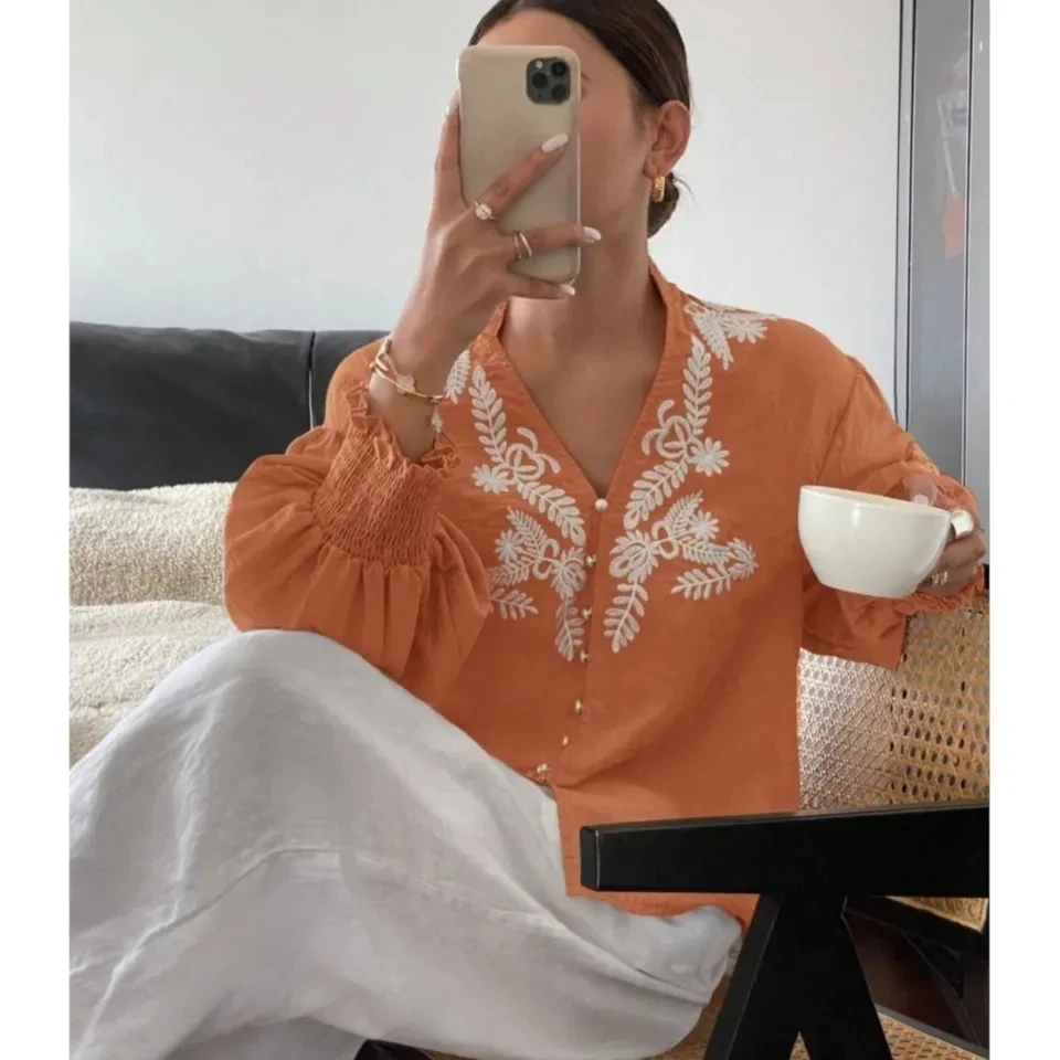 

Fashion V-neck Embroidered Women's Long-sleeved Shirt Spring Autumn New Loose Lantern Long-sleeved Casual Versatile Female Tops