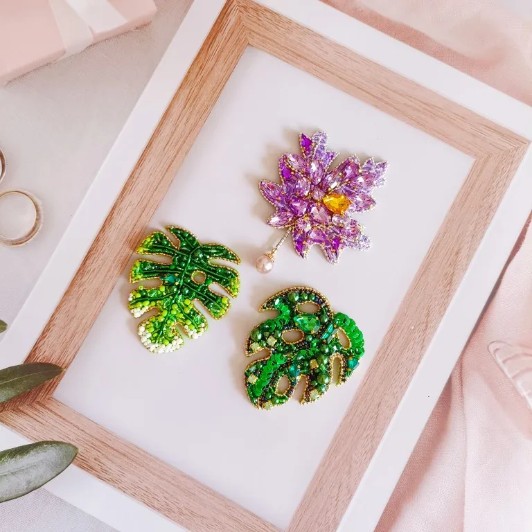 

Нашивка ручной работы с бисером на клеевой основе для декора одежды, сумок, аксессуаров для шитья своими руками