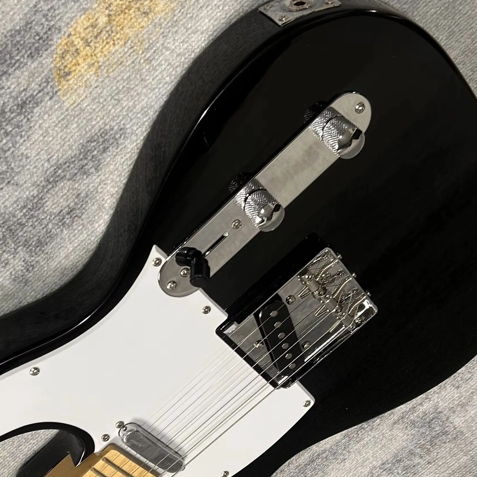 Hot Sale Electric Guitars Black Color Maple Fretboard view 3