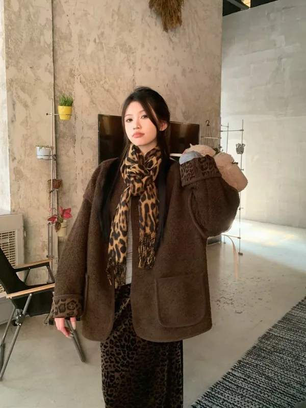 

plus Size Women's American Retro round Ne Color Blo Lamb Fur Jaet Loose Thi Warm Top for Autumn And Winter