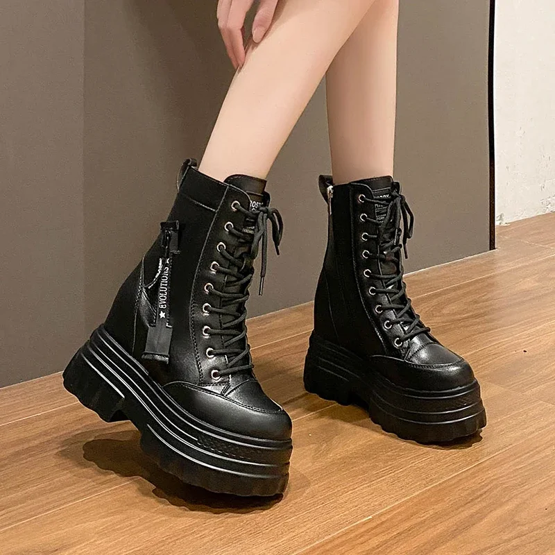 Sepatu bot pendek Chunky untuk wanita, sepatu bot kulit hak tebal musim gugur musim dingin, sepatu bot Punk bertali model baru 9.5CM