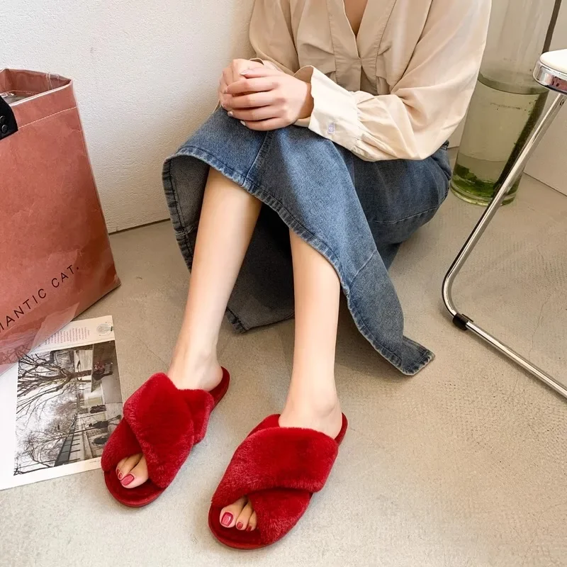 Zapatillas de algodón 2025 para mujer en otoño e invierno, fregona de una línea de felpa con parte inferior plana, zapatillas de piel cálidas para confinamiento en el hogar e el interior