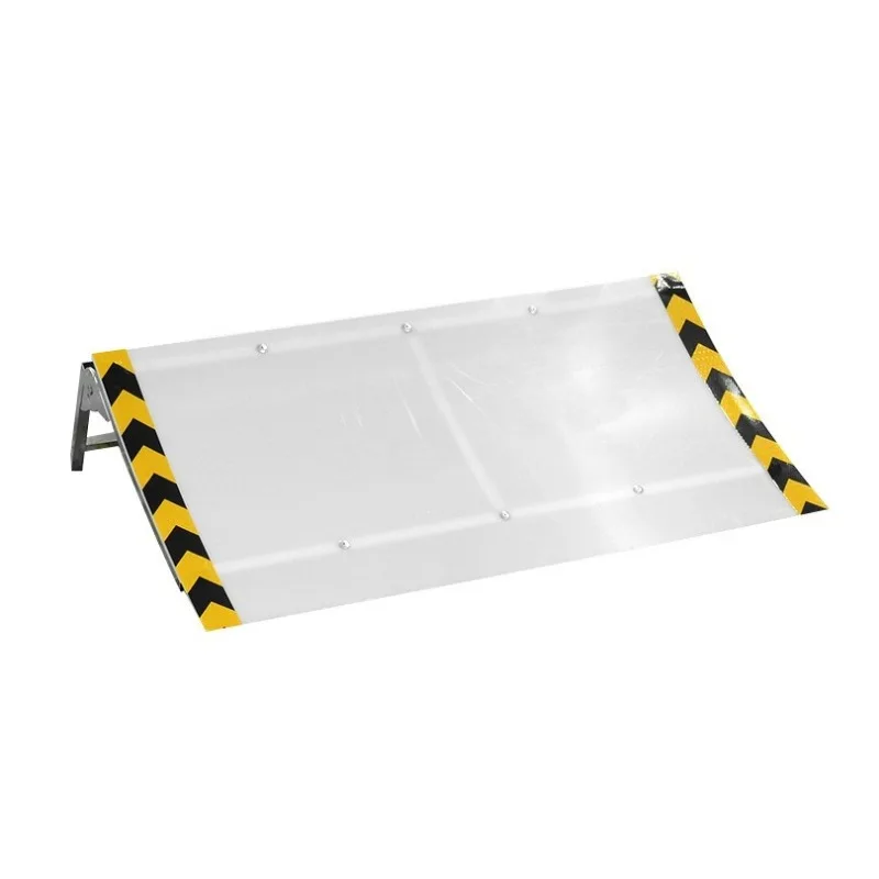 Remote control model car, folding jump platform, short truck off-road vehicle, flying ramp, nylon plate, curved slope surface