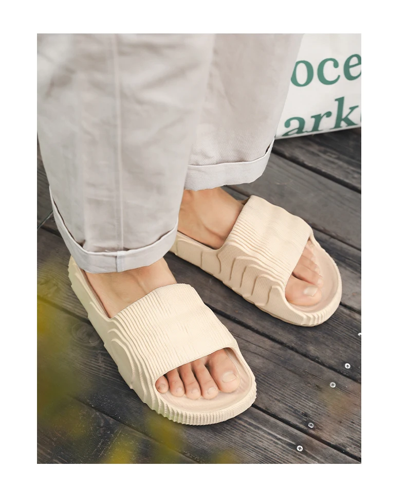 Man Fashion Sandals Solid Beach Slippers Summer Non Slip Sandals Soft Unisex Slides Women Luxury Outdoor Ultralight Shoes