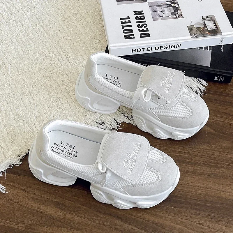 جديد منتصف كعب مضخات المرأة شبكة أحذية مريحة عالية العلامة التجارية جلد طبيعي الصيف الدانتيل يصل حذاء رياضة مكتنزة حذاء كاجوال