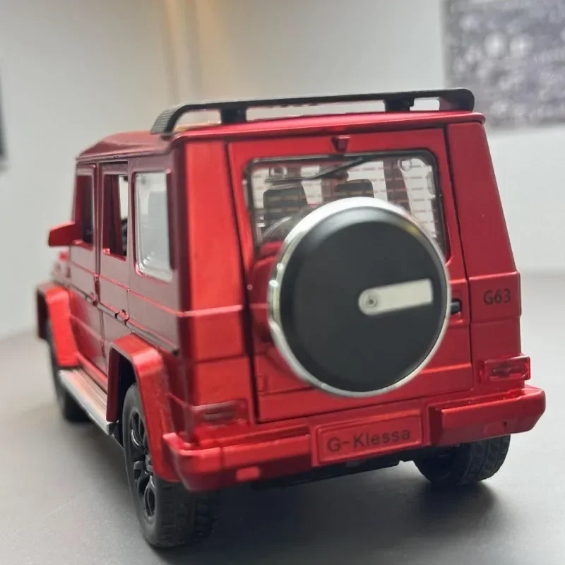 1:32 Benz G63 & Police Off Road Car Model Alloy Diecast Toys Pojazdy Dźwięk i światło Dzieci Chłopcy Prezent Kolekcjonerski wystrój domu