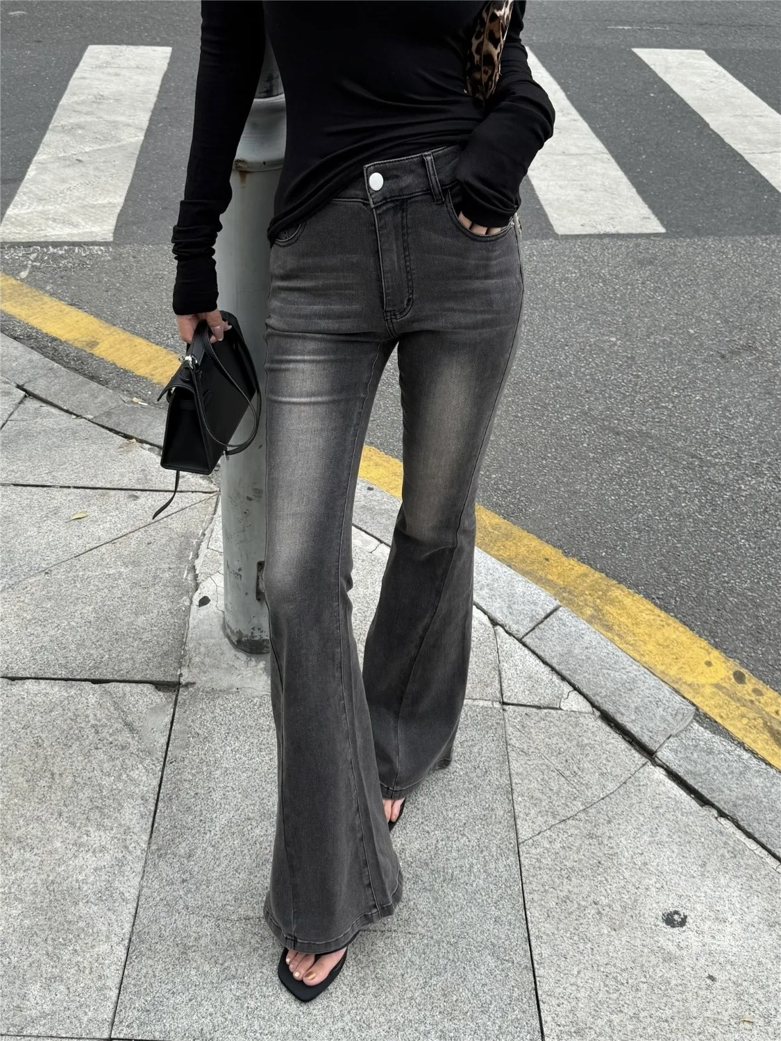

High Waist Flared Denim Jeans Women's Spring 2026 Slimming Versatile Retro Fashion Long Pants Commute Style Washed Fabric