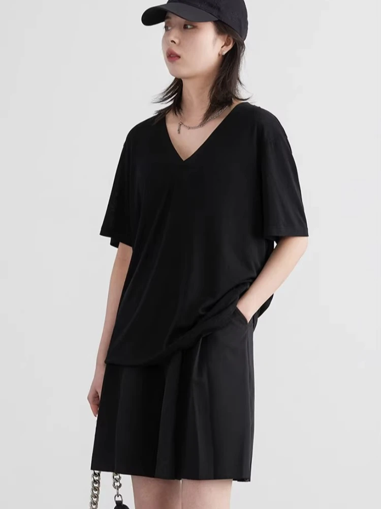 V Neck-Black