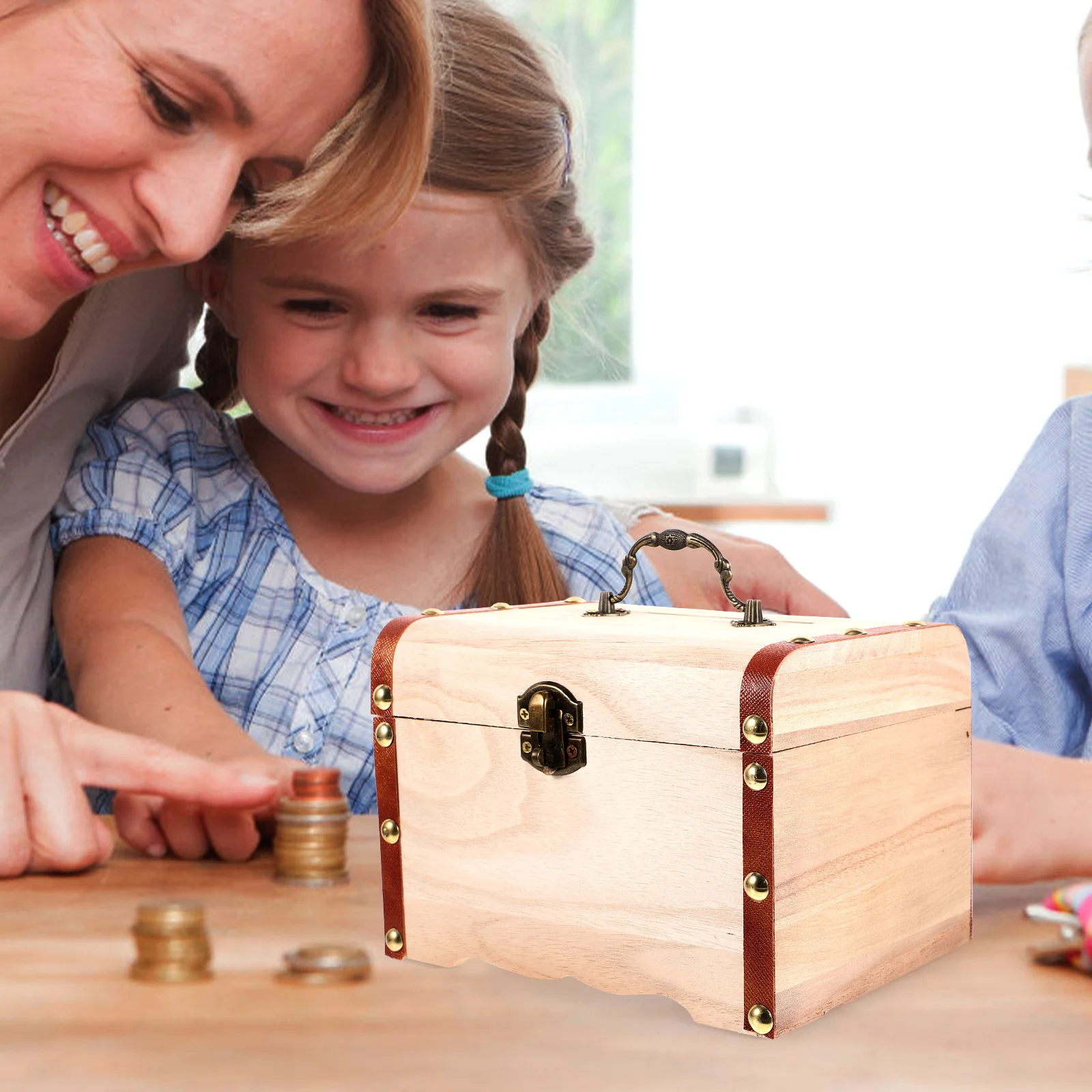 1Pcs Wooden Piggy Bank with Lock Iron Wood Material Kids Coin Bank for Saving Money Habit Creative Home Decor Treasure Chest