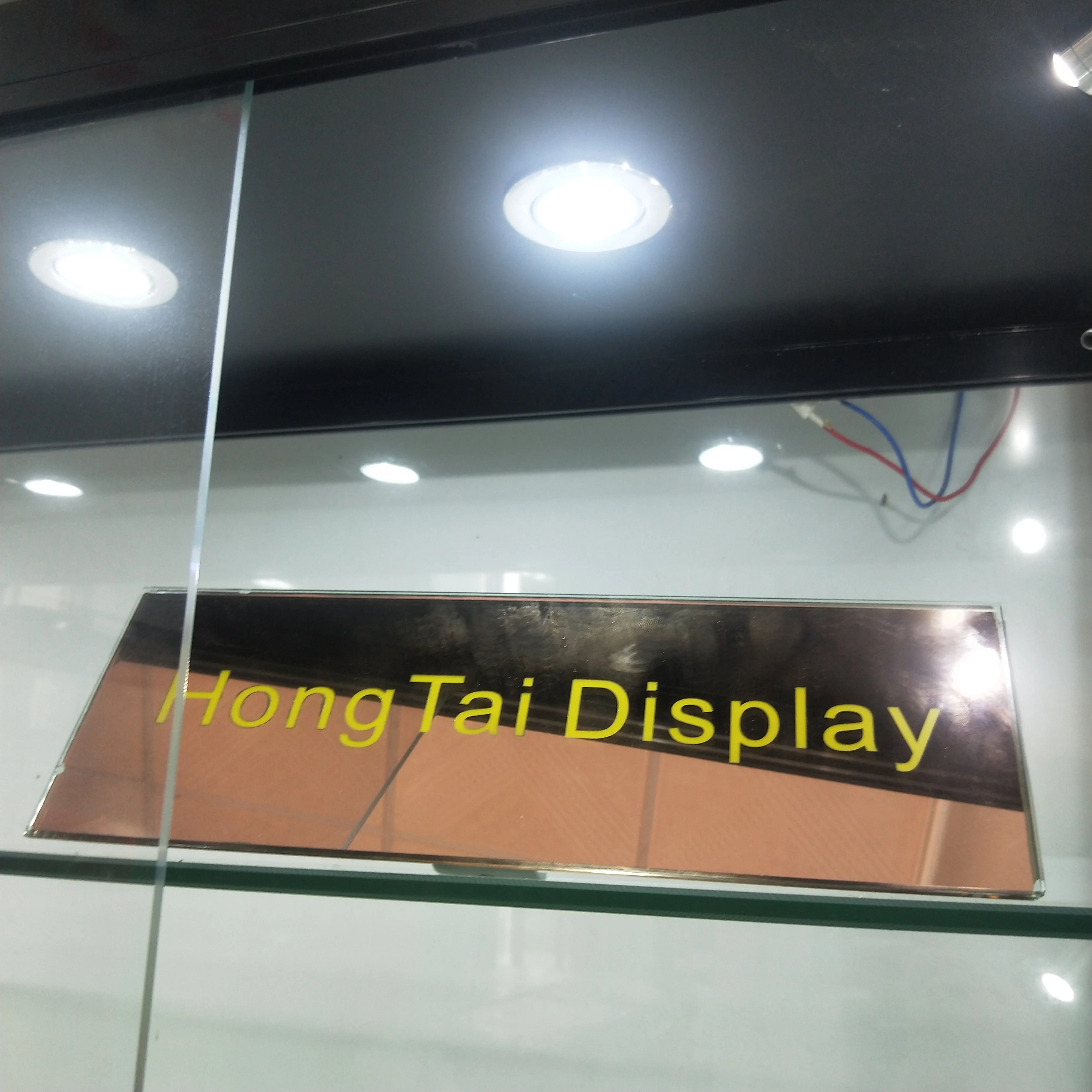 Custom.Hot Selling High End Tempered Glass Wall Display Cabinet With Led Lighting Shopping Mall Display Tall Cabinet
