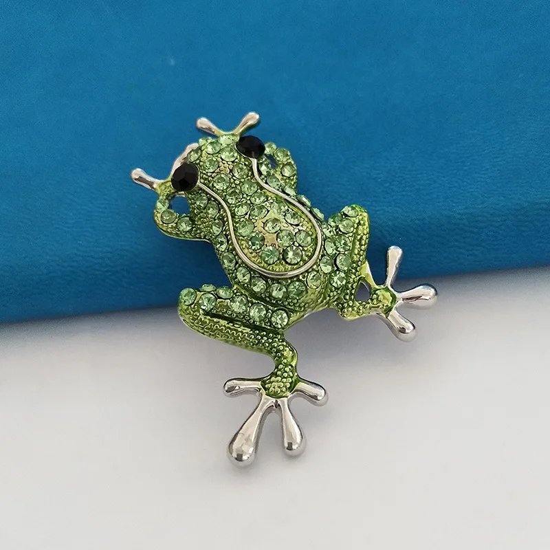 

Rhinestone Frog Brooch Vivid Animal Pin Alloy Material Green Color Crystal Women And Men Jewelry Necklace Pendant Accessories