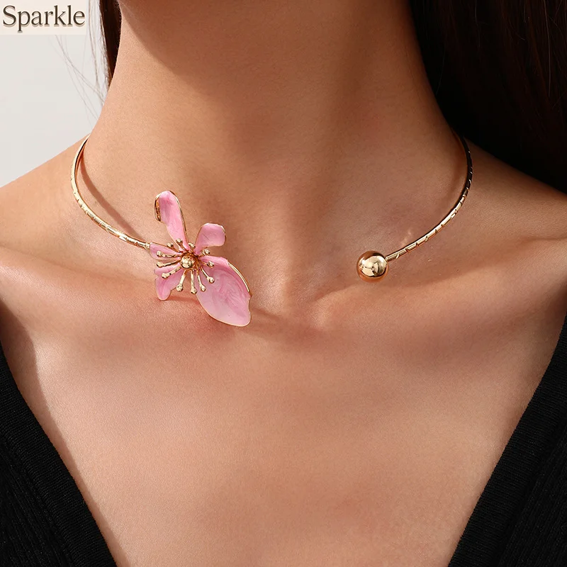 

Vintage Metal Flower Choker Necklace for Women Light Luxury Neck Fashion Luxury Jewelry Torques Charm Neck Accessories Girl Gift