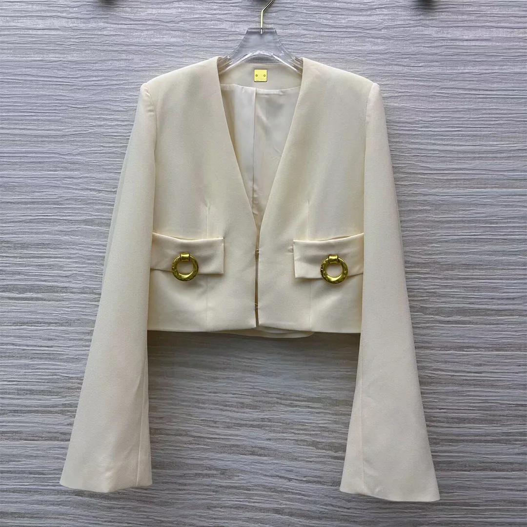 

Новинка, модный однотонный короткий пиджак с золотыми пуговицами и цепочками, женский пиджак, новинка 2025, осенний шикарный костюм с v-образным вырезом, пальто