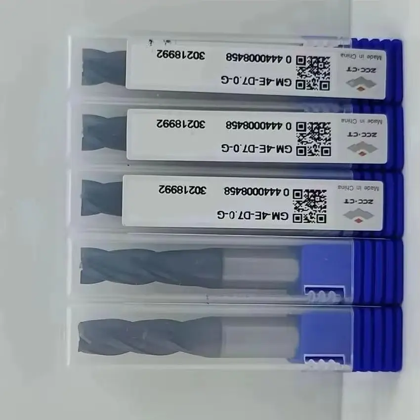 

GM-4E-D7.0-G ZCC.CT GM-4E-G ЧПУ 4-флейтовые концевые фрезы из вольфрамовой стали с плоской головкой 4F Плоские концевые фрезы D7.0*8*20*60