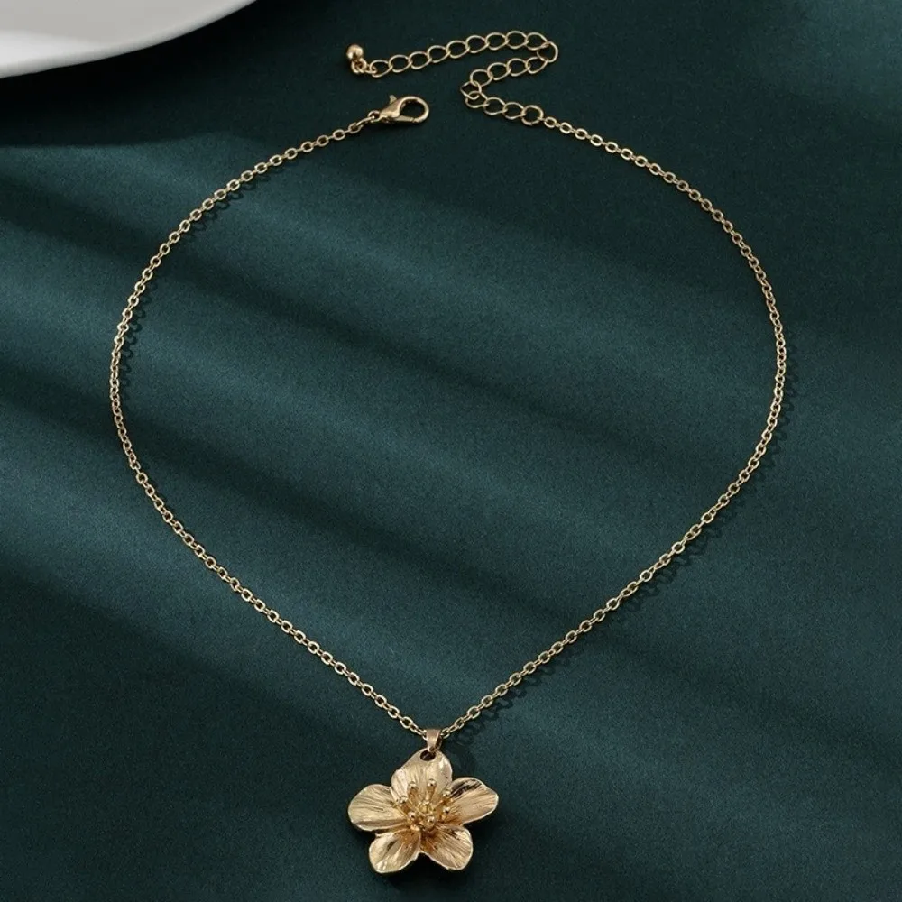 New Golden Flower Pendant Necklace Dopamine Style Wrinkled Flower Wrinkled Choker Jewelry Accessories Gift