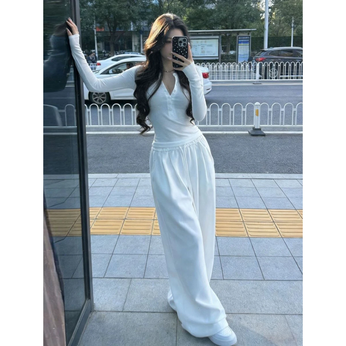 White Slim Fit Top And Wide Leg Pants Set Hot Girl Style Complete Outfit 2026 Trendy Three Piece Women's Casual Sportswear Set