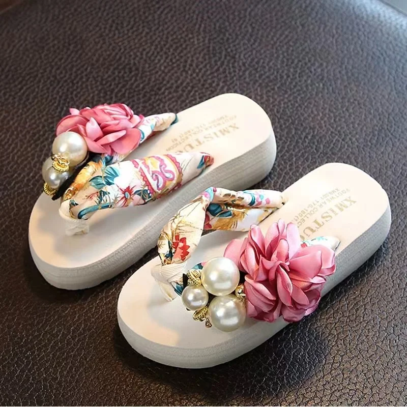 Children\'s slippers, girls\' fashionable outerwear, new parent-child beach shoes, flip-flops, thick-sole non-slip sandals