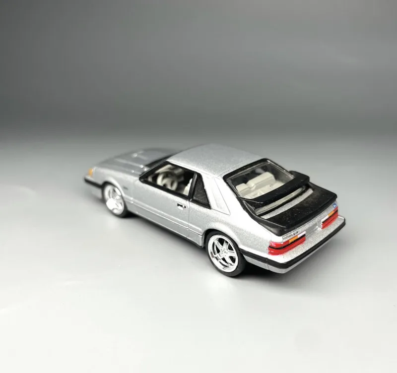 New Arrival Exquisite Original Price Die-cast Metal American Retro Sports Car Model Furniture Display Collection Toys Children