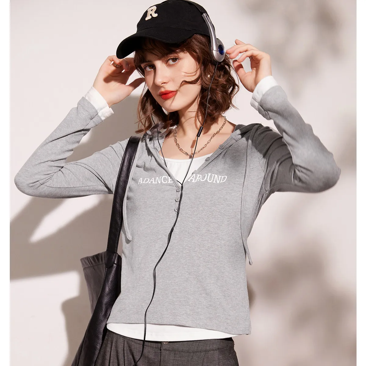 LOUIS YAO nep tweedelig gebreid overhemd met capuchon, lente en herfst, met letter bedrukt, casual gebreide damestop met lange mouwen