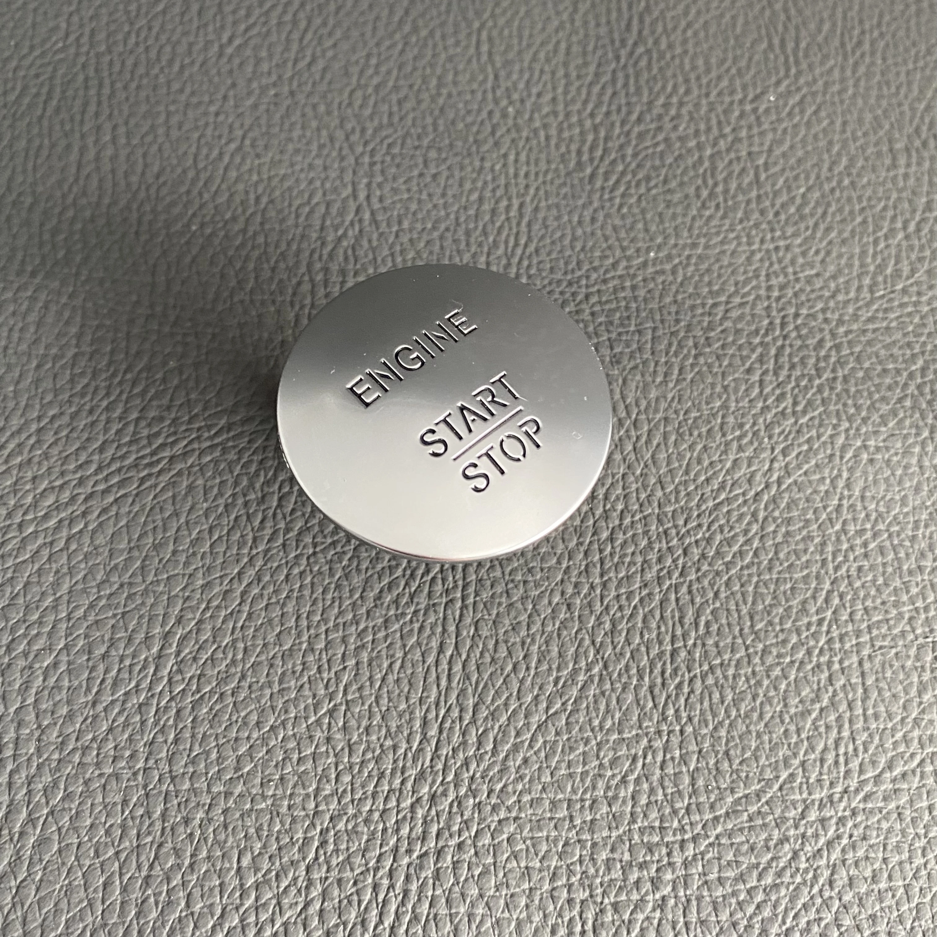 Schlüsselloser Start-Stopp-Druckknopf für Auto-Motorzündung 2215450714 für Mercedes Benz W205 W212 W164 W166 W221 – Detail 6