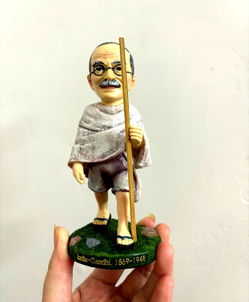 Mahatma Gandhi India Hand-painted Resin Crafts World Celebrity Statue Tourism Souvenir Gifts Collection Home Decortion