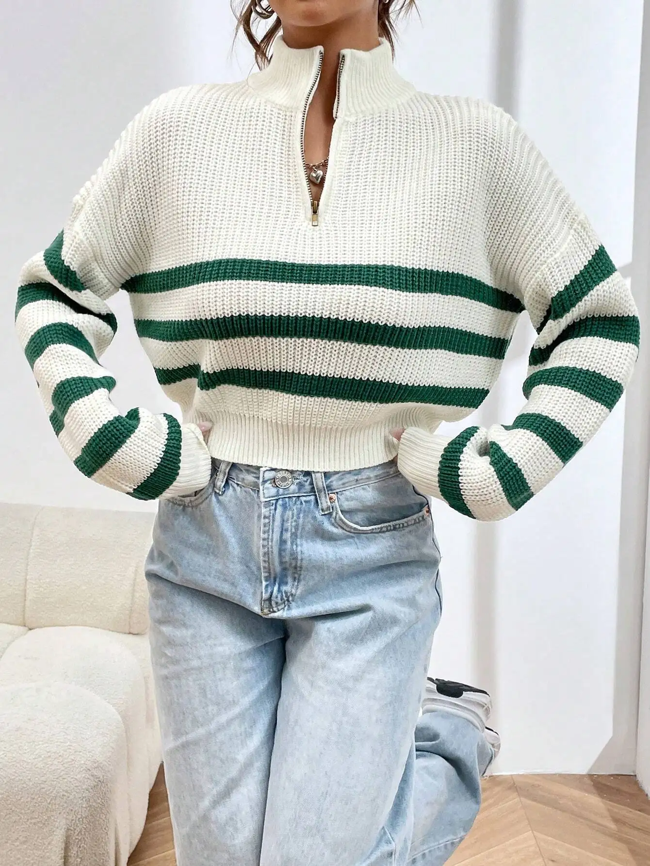 Grün-weiß gestreifter Raglan-Pullover mit halbem Reißverschluss, langärmliges Strickoberteil für lässige Herbst-Outfits