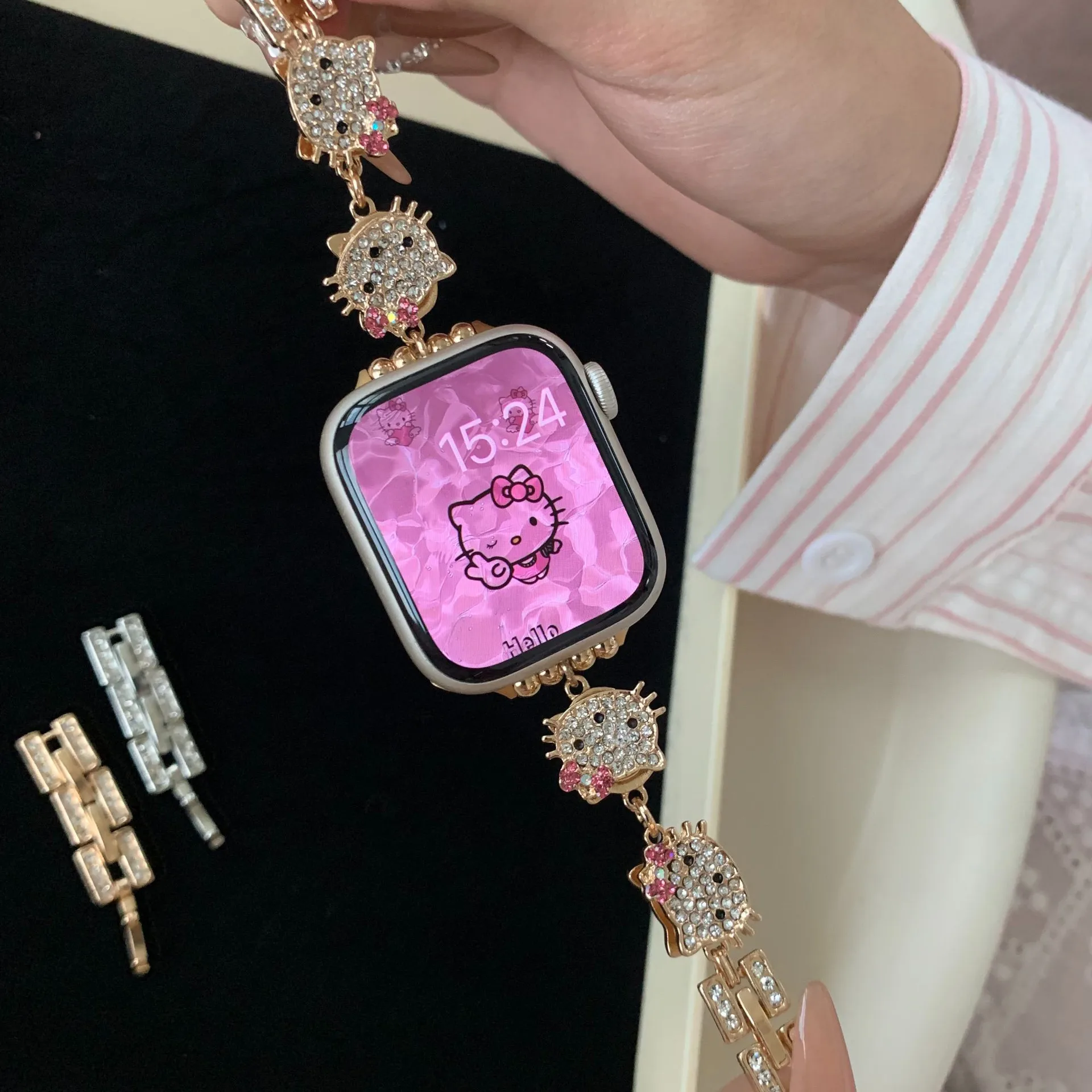 

Ремешок Y2K для Apple Watch с Hello Kitty, милый металлический ремешок с рисунком из мультфильма Sanrio, подходит для iWatch 98765SE, аксессуары, подарок для девочки