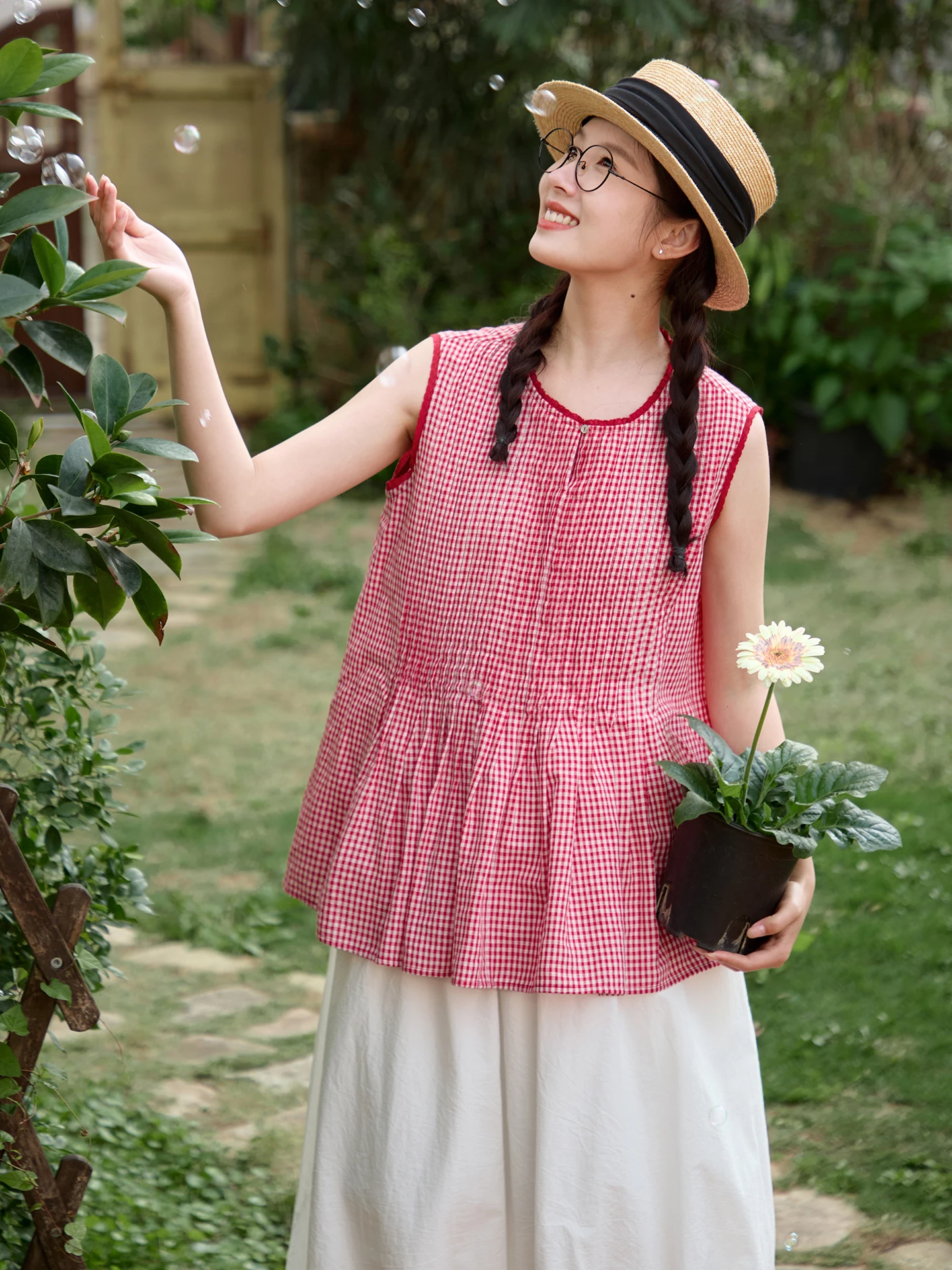 

Sweet Style Loose Fit Sleeveless round Neck Plaid Shirt Women's Summer Top with Lace Hem Cotton Linen Blend Breathable Material