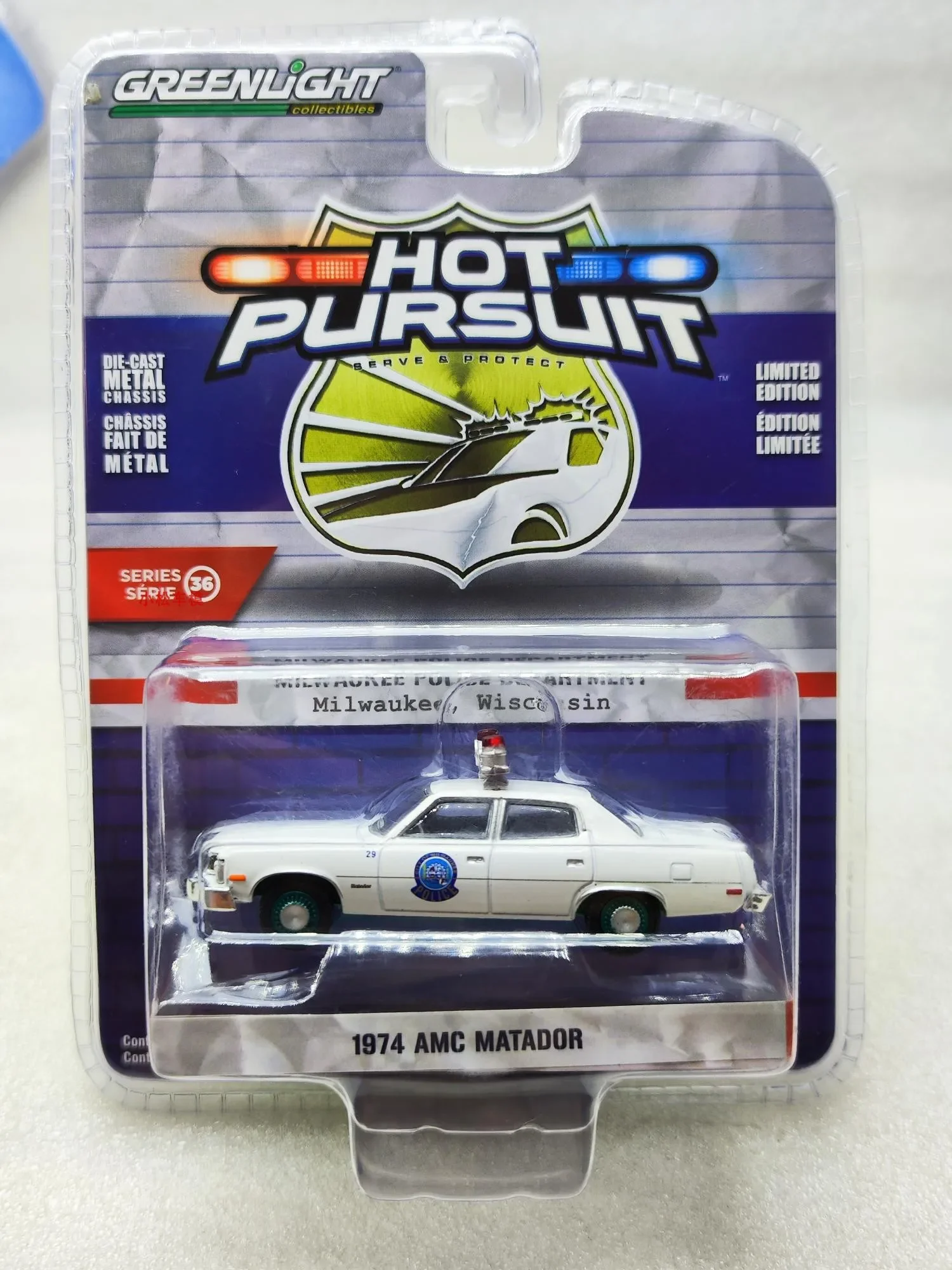 1: 64 1974 AMC Matador Heat Trace Season 36 Milwaukee Police Car Green Edition Collection of car models