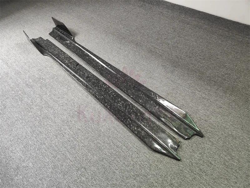 

LANOUT Factory direct sales V-style carbon fiber forged pattern side skirts for Lamborghini Huracan LP580 LP610 body kit