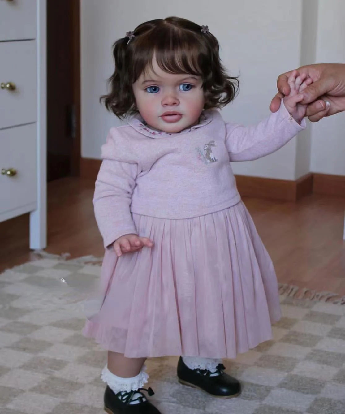 FBBD-Muñeca Reborn Pippa de 26 pulgadas, Pelo Rizado negro enraizado a mano, vestido diferente, Suministro Limitado personalizado