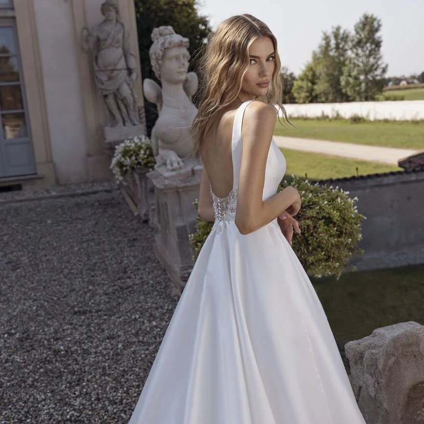 Eleganti abiti da sposa in raso 2023 collo quadrato una linea abiti da sposa Backless personalizza per misurare l'abito elegante Mariee semplice