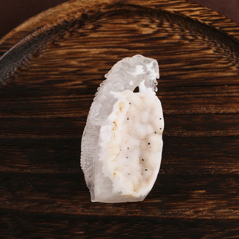 

B&F Natural Clean Quartz Lizard Desk Ornament Unique Stone for Jewelry And DIY Earring Beads 56x33x16.5mm 32g