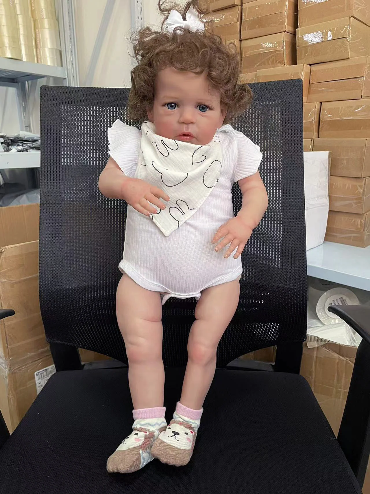 poupee-reborn-sandie-en-coton-doux-corps-de-bebe-de-24''-realiste-peinture-multi-couches-peau-3d-avec-veines-visibles-et-cheveux-implantes-a-la-main