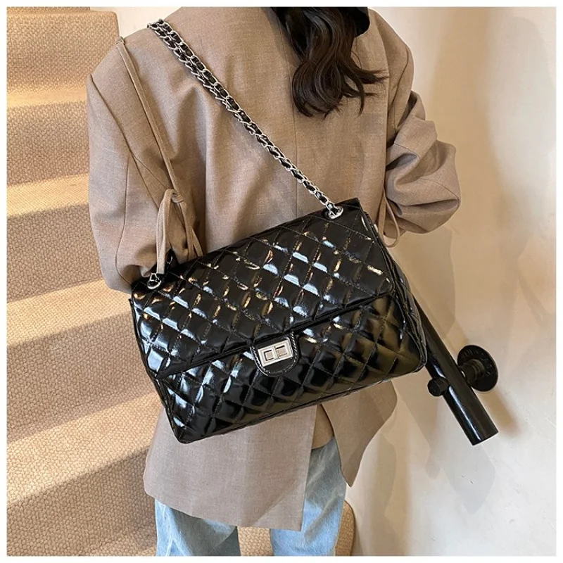 Stylish Ladies Messenger Bag Made Of Wave-Printed Leather Boasting Paris Casual Vintage Spacious Soft Neat Daily Look​